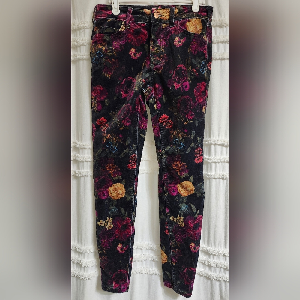 Anthropologie, Pilcro, Velvety Floral Pants.